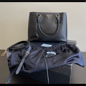【Sold】Prada Safiano Tote Bag single zip with strap